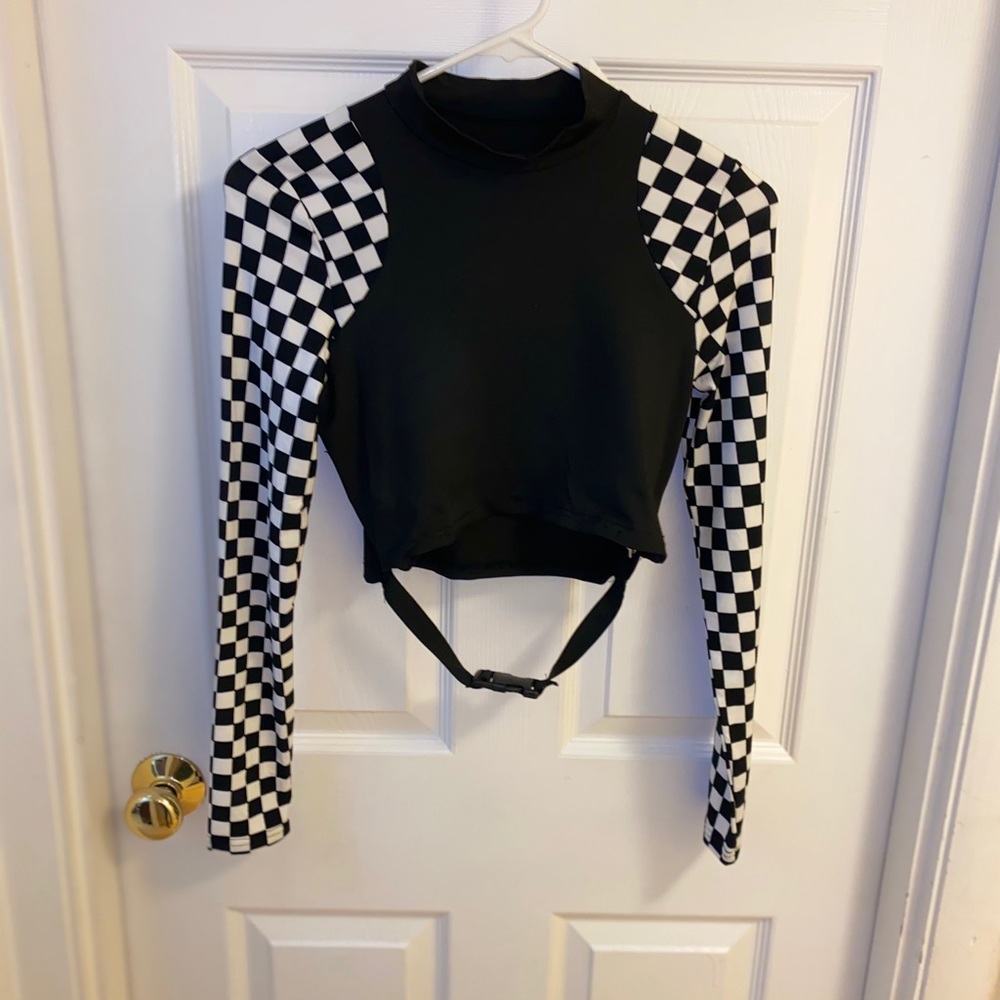 Long sleeve checkerboard crop top with buckle